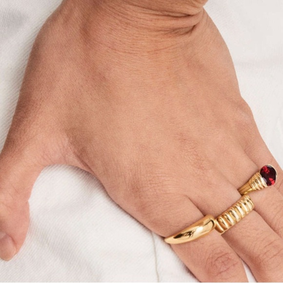 Mejuri Heirloom Ring-Garnet - Picture 8 of 8